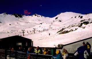 Remarkables Ski Resort: Alta chair - red flag is where we hiked to